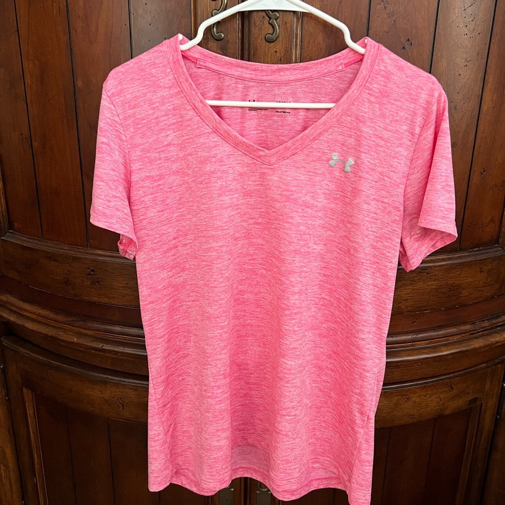Under Armour V-Neck Short Sleeve 
Pink